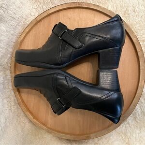 EUC Clarks Artisan Black Leather Rosalyn Nicole Booties Heels Sz 8.5